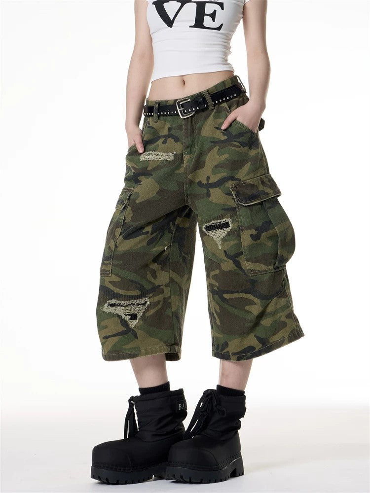 Women Camo Distressed Cargo Capri Pants