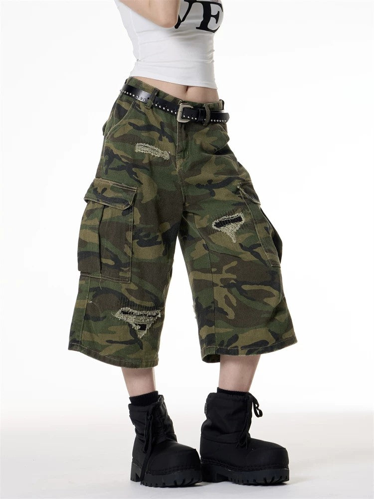 Women Camo Distressed Cargo Capri Pants